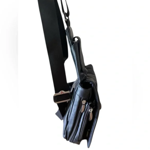 Travelon blue leather anti-theft crossbody bag - Picture 2 of 5